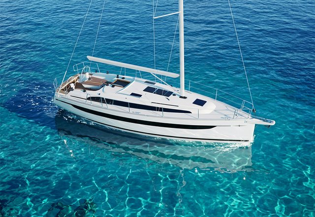 BAVARIA CRUISER 37 under full sail with teak deck