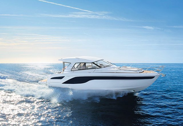 BAVARIA S45 COUPE with hardtop at speed on a calm sea